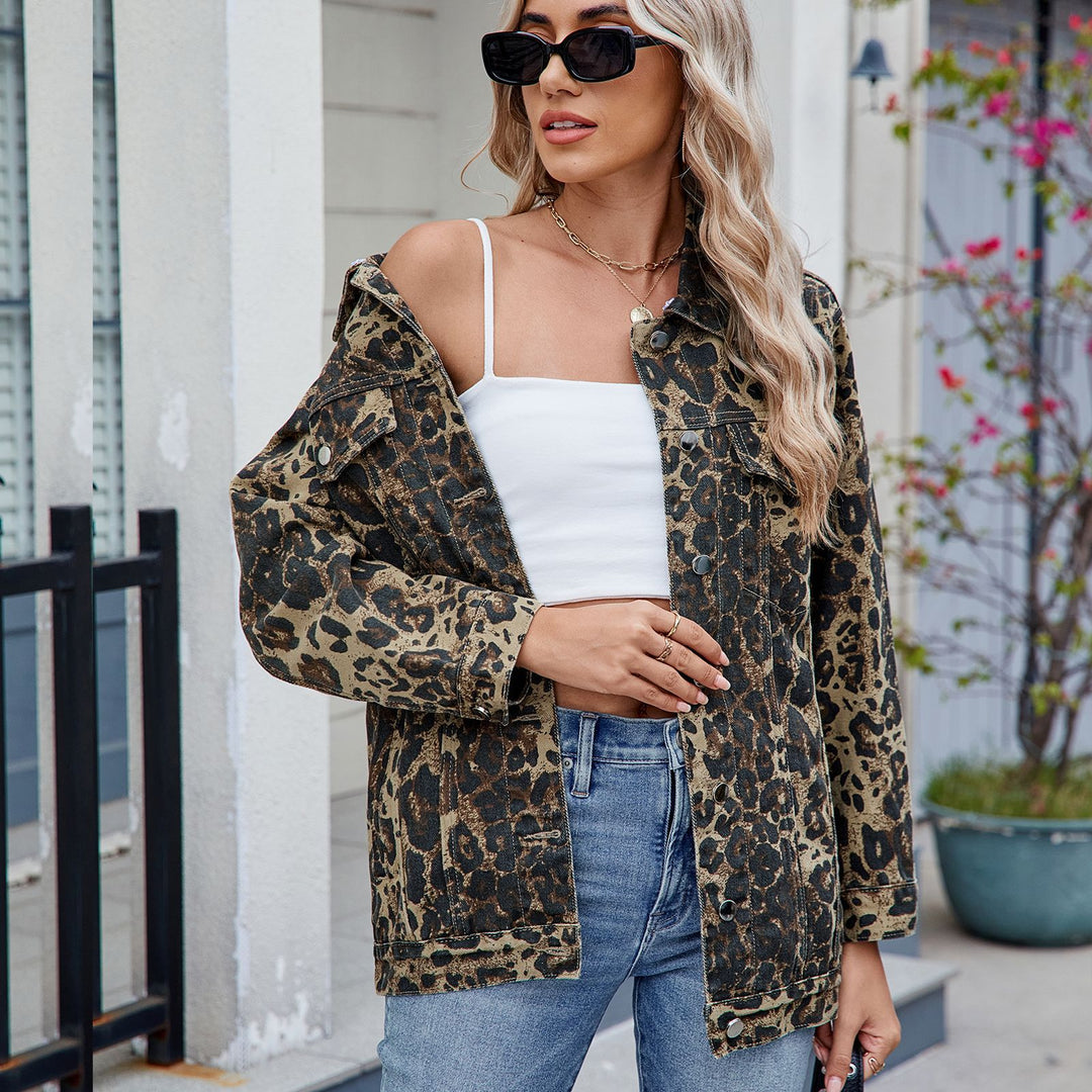 Denim jacket for women with trendy leopard design and a casual fit Lune London
