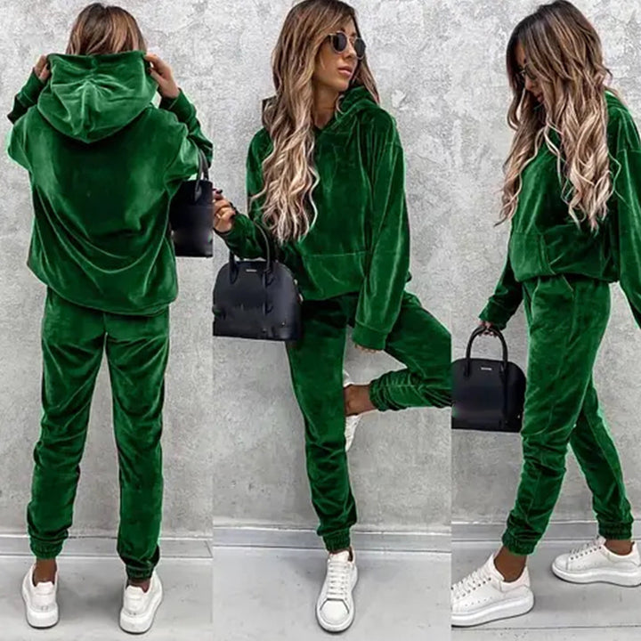 Women high-quality velvet lounge set with hoodie and comfortable pants Lune London