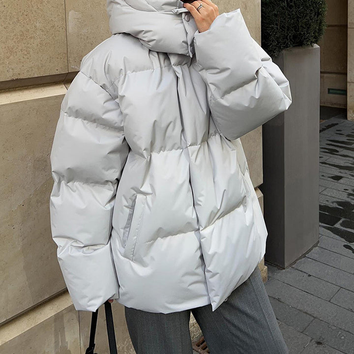 Women's winter coat with high collar and side pockets