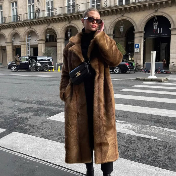 Women Luxurious Faux Fur Jacket with Elegant Lapels Lune London