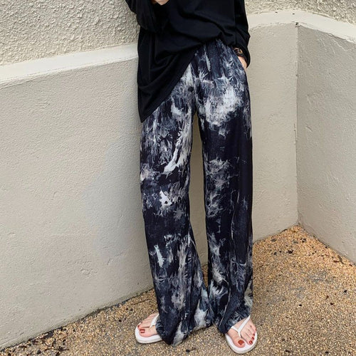 Women’s casual jersey pants with a low waist and trendy tie-dye design