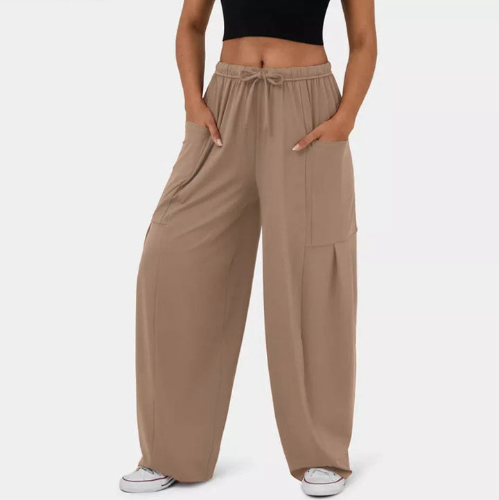Women elegant casual wide leg pants with practical pockets Lune London