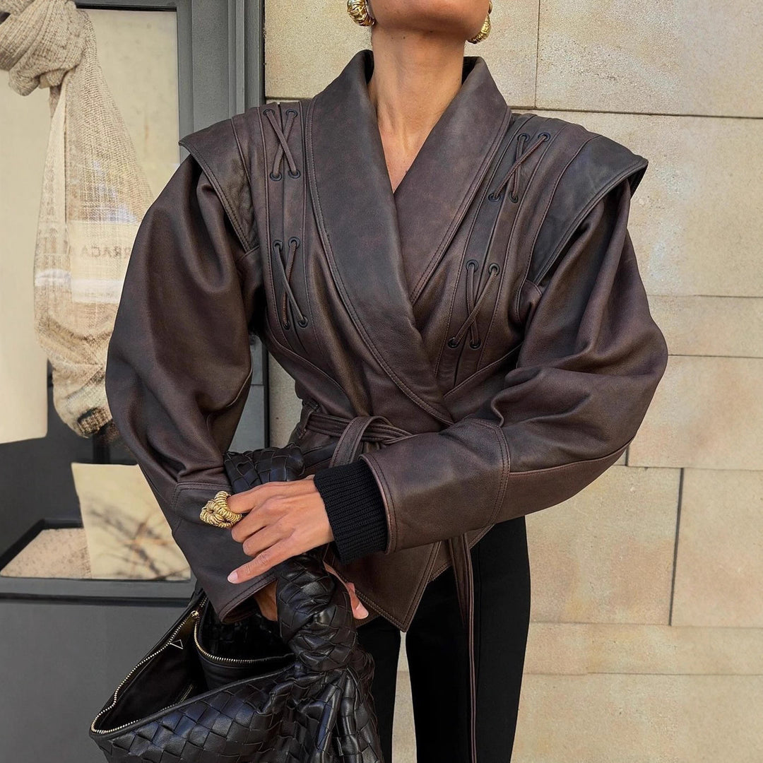 Veste élégante pour femmes en cuir synthétique avec détails décoratifs Lune London
