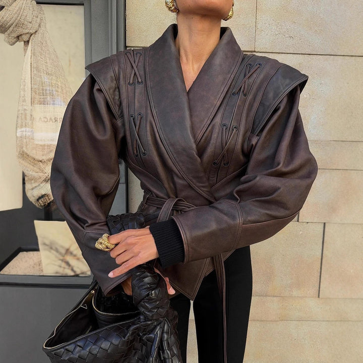 Veste élégante pour femmes en cuir synthétique avec détails décoratifs Lune London