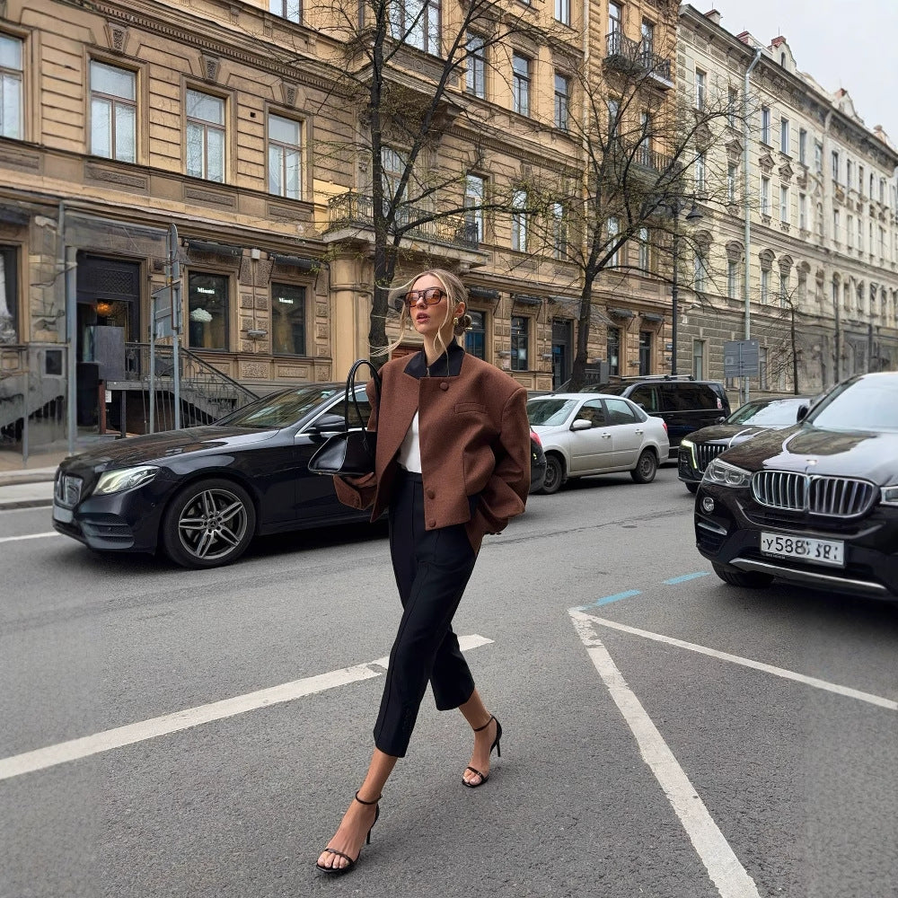 Trendy short jacket for women with classic cut Lune London