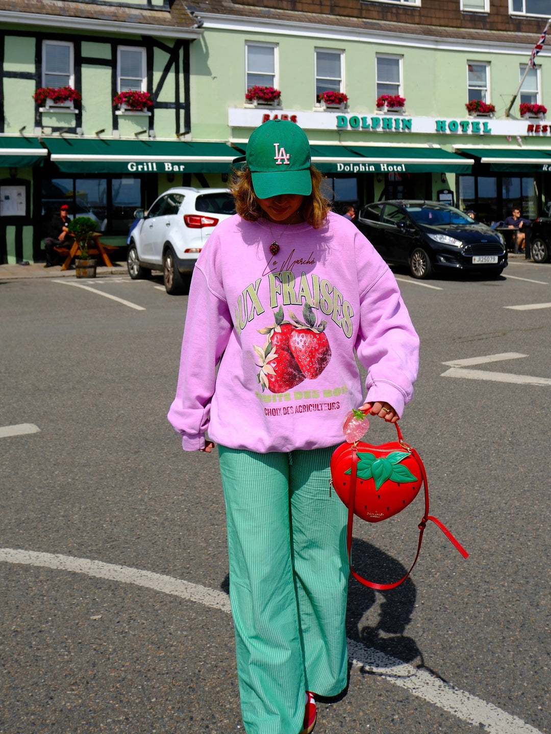 Trendy women's sweatshirt with a catchy strawberry design and a comfortable fit Lune London