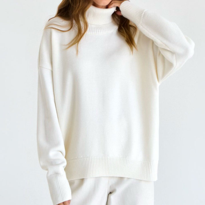 Oversized turtleneck sweater for women with ribbed structure Lune London