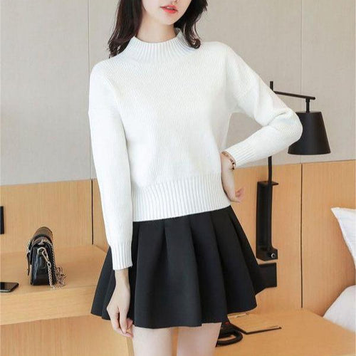 Sweater tricoté décontracté pour femmes avec col montant et détails en fines côtes Chic & Stil