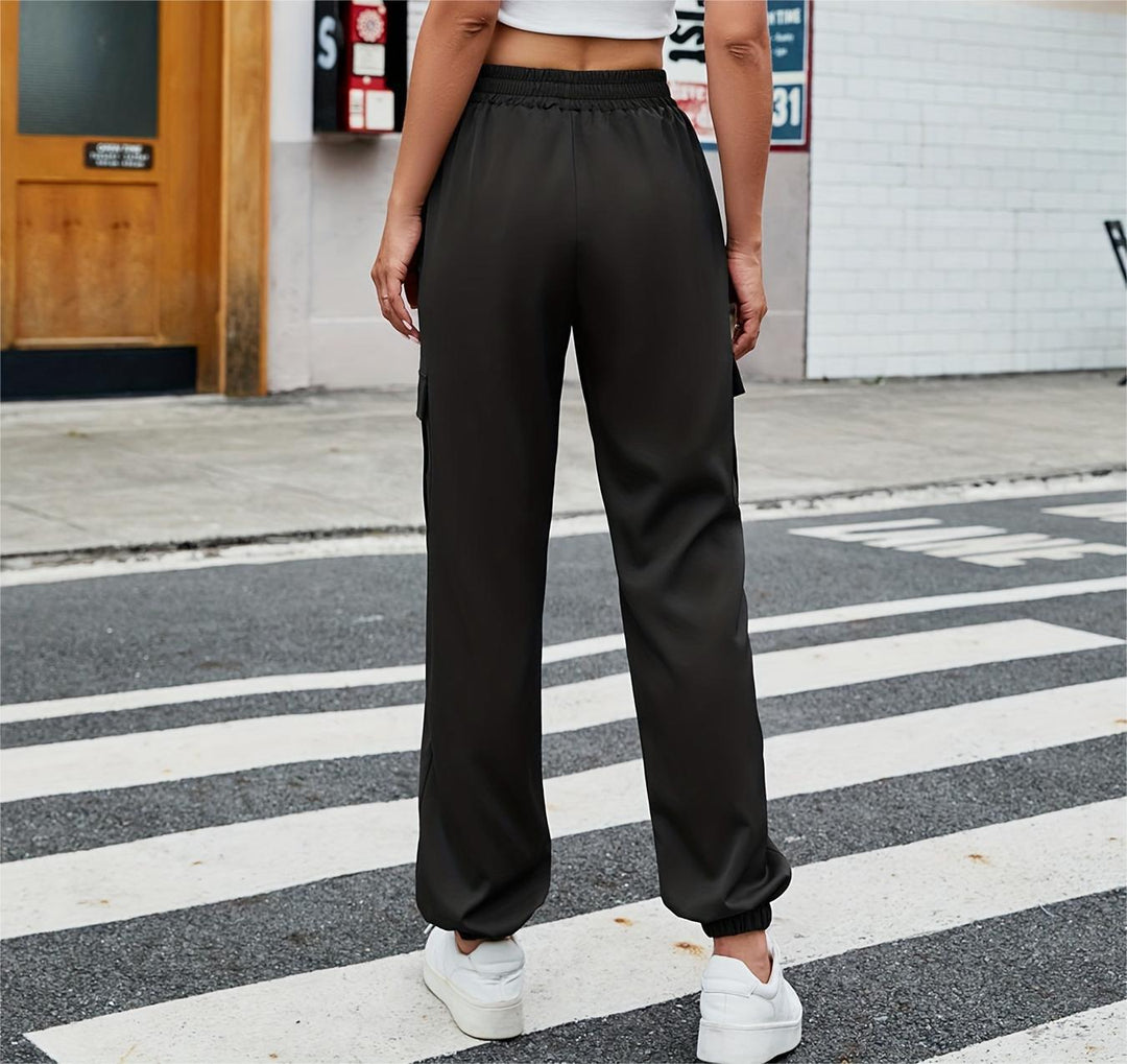 Women’s cargo pants with elastic waist and practical side pockets Lune London