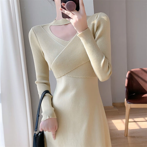 Robe tricotée pour femmes avec zone d'épaule ouverte et élégant décolleté en V Chic & Stil