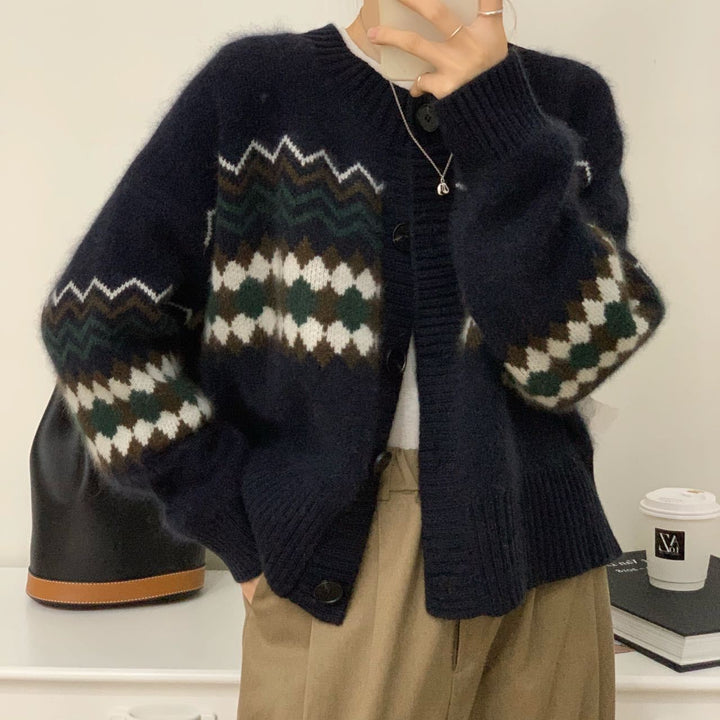 Cardigan féminin à la mode avec motif jacquard saisissant Chic & Stil