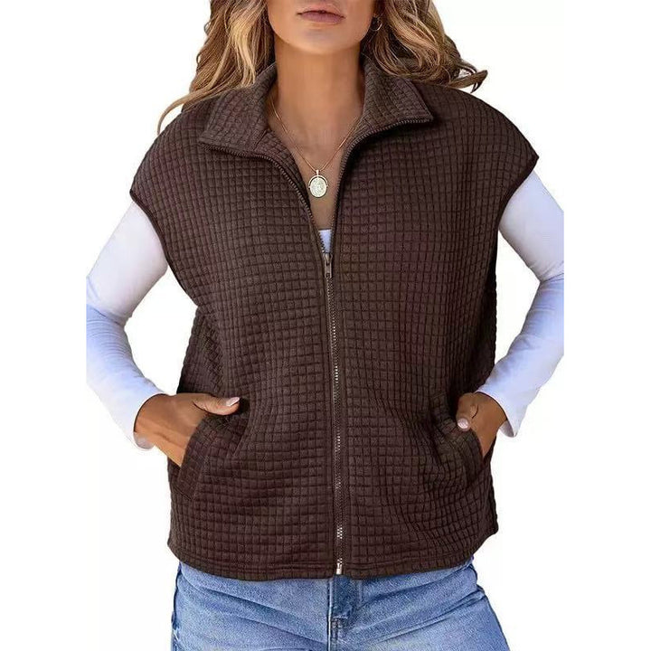 Modern women's quilted jacket with zipper and practical pockets Lune London