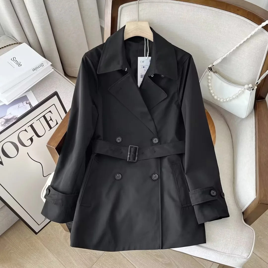 Women’s trench coat with double-breasted fastening and adjustable belt Lune London
