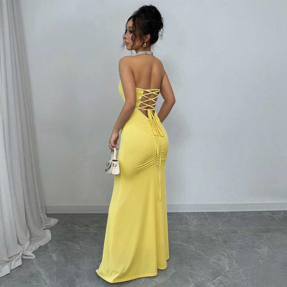 Robe maxi enveloppante ajustée pour femmes avec design décolleté et fente sexy au dos Chic & Stil