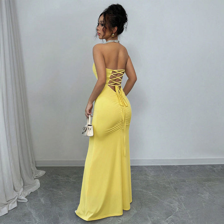 Robe maxi enveloppante ajustée pour femmes avec design décolleté et fente sexy au dos Chic & Stil