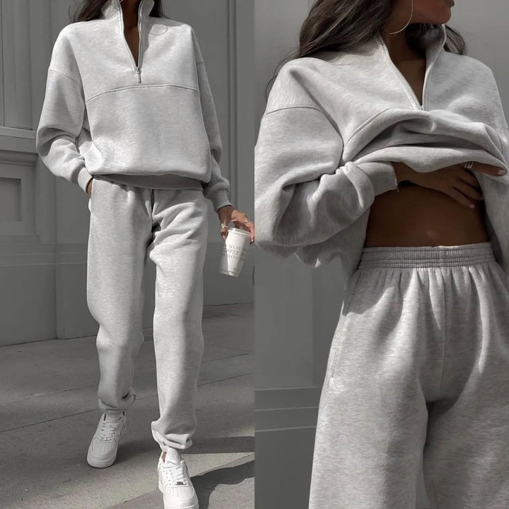 Chic and Style women's sports and leisure set with high collar and zipper