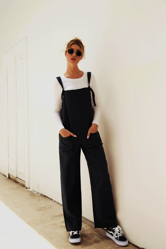 Women Casual Overall with Practical Pockets and Wide Straps Lune London