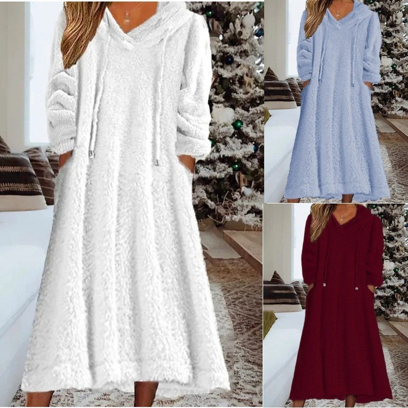 Ladies maxi dress made of teddy fleece with hood, V-neck and side pockets Amarae