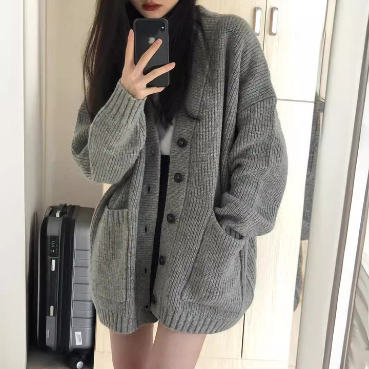 Chunky knit sweater for women with large pockets and relaxed fit Lune London