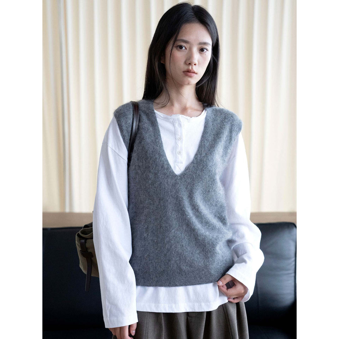 Women Sleeveless V-Neck Knit Vest in Mohair Look with Relaxed Fit Amarae