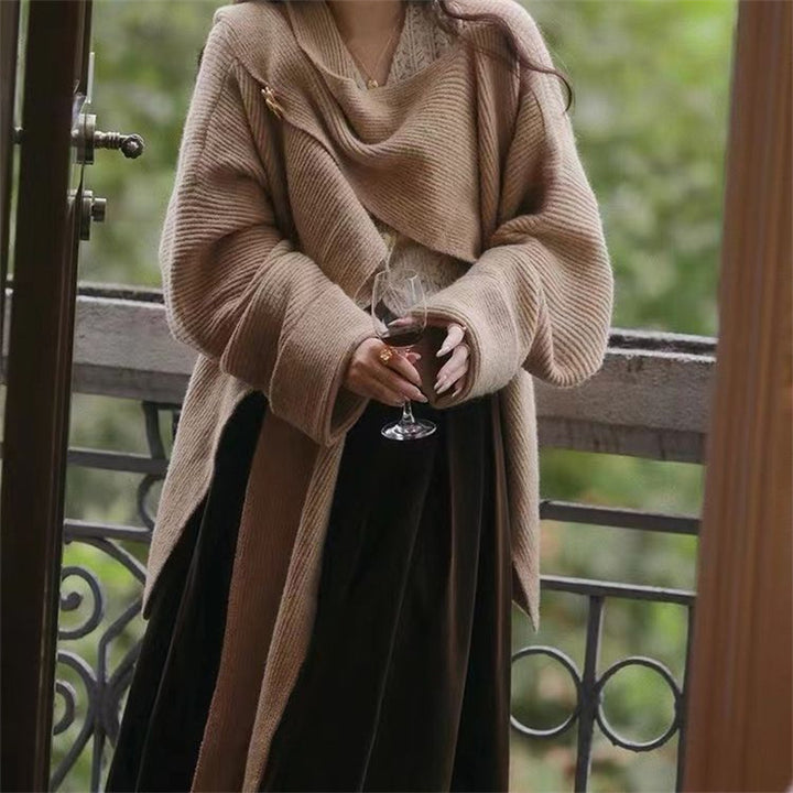 Pull en tricot épais pour femmes avec coupe asymétrique et manches volumineuses Chic & Stil