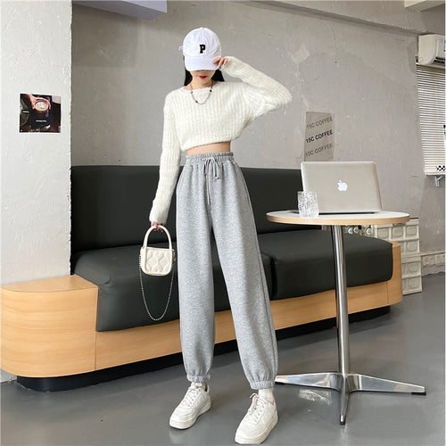 Women's leisure pants with elastic waistband and modern cuffs Chic & Stil