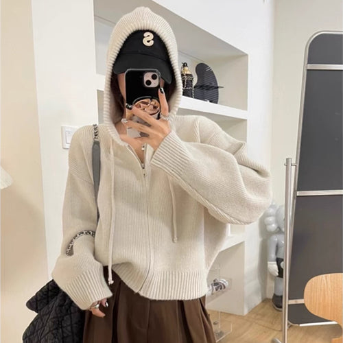 Haut de survêtement court pour femmes avec fermeture éclair complète et capuche Chic & Stil
