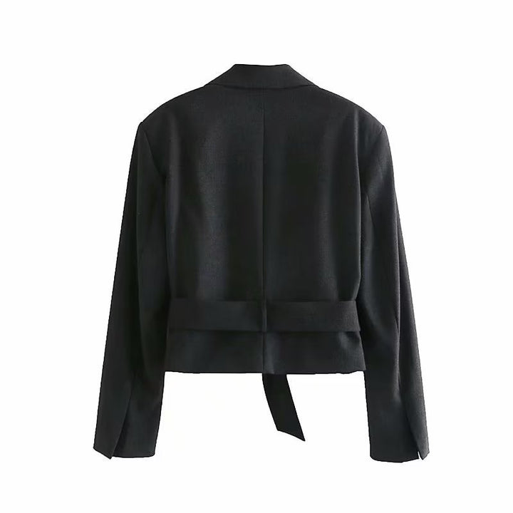 Trendy short women's jacket with an elegant cut and practical details Lune London