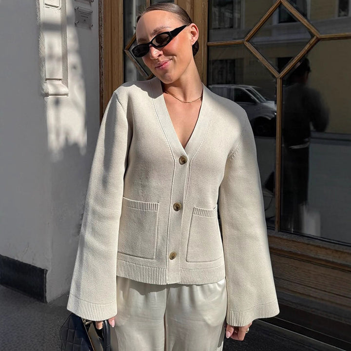 Women's fine knit cardigan with wide sleeves, V-neck and patch pockets Amarae