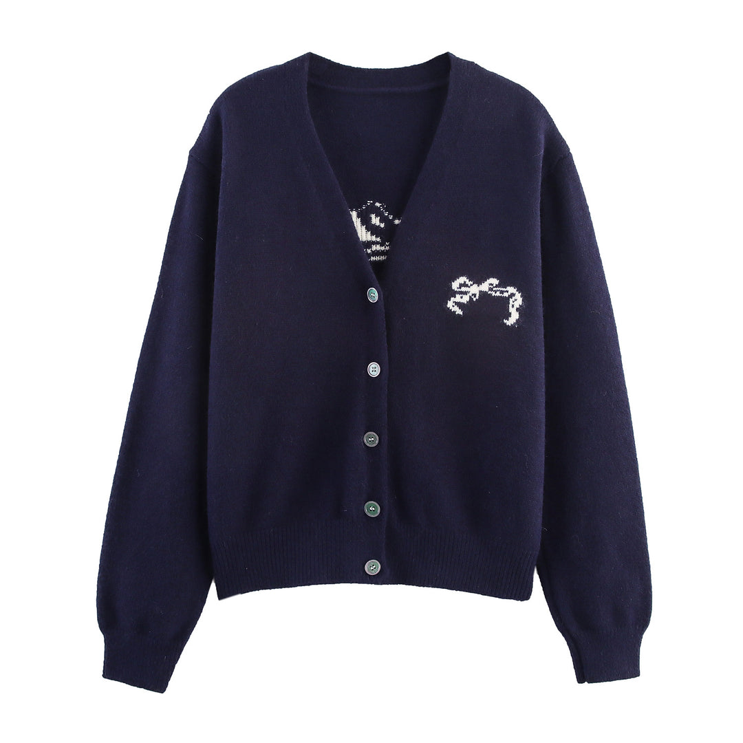 Ladies cozy knit pullover with an elegant V-neck and a decorative cut Lune London