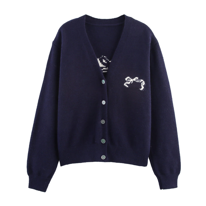 Ladies cozy knit pullover with an elegant V-neck and a decorative cut Lune London