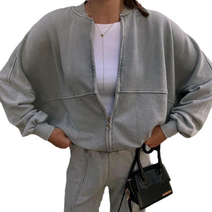 Casual outfit for women with a sweatshirt-like top and a loose-fit pant approach Lune London