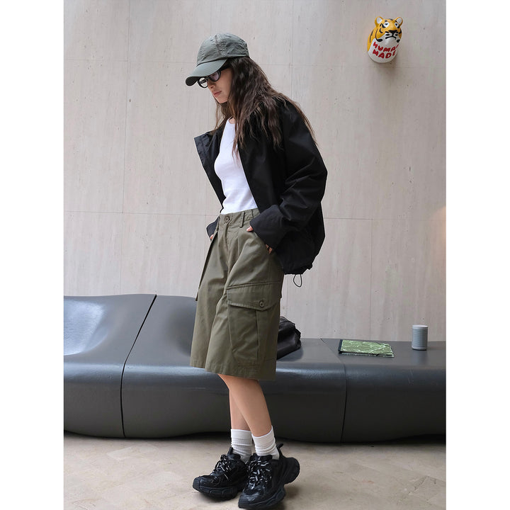 Women's loosely cut cargo bermudas with pleats and large flap pockets Amarae