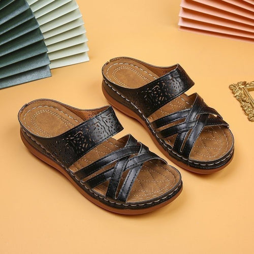 Comfortable strap sandals for ladies with floral cut and ergonomic sole Amarae