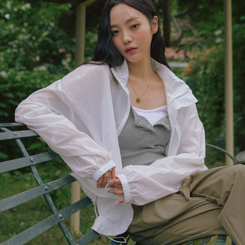 Veste à capuche légère et respirante pour femmes Chic & Stil