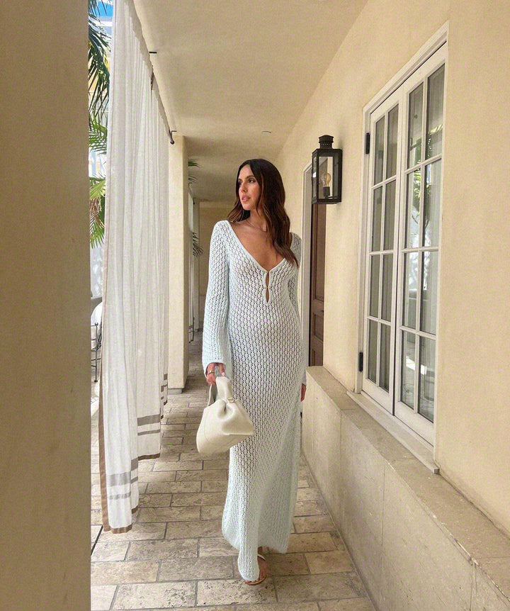 Robe tricot femme avec décolleté en V profond et détail découpé raffiné