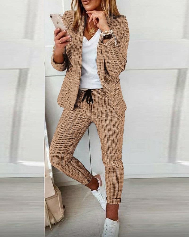 Women's Elegant professional suit with a trendy check pattern and practical pockets Lune London