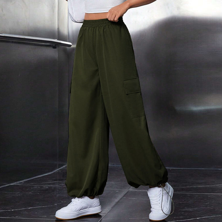Women's cargo pants with elastic waist and wide legs Chic & Stil