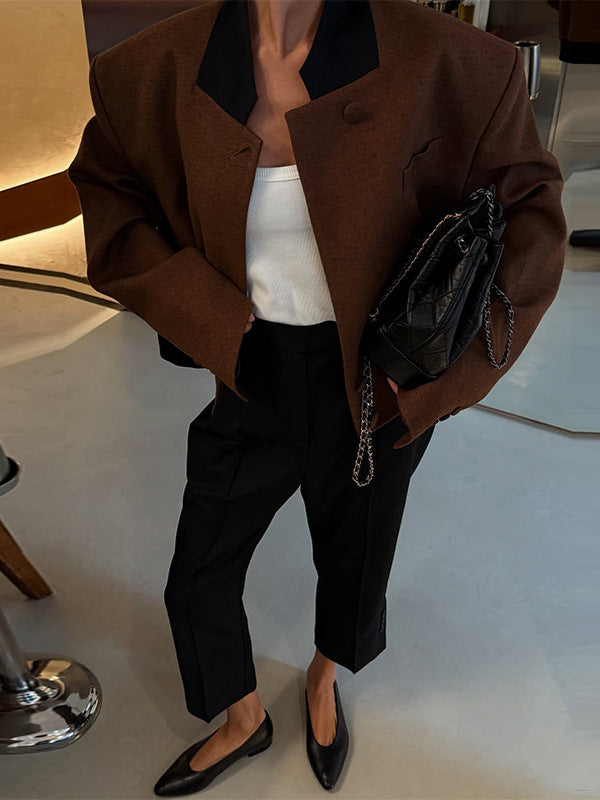 Fashionable short women's jacket with structured cut and high collar Lune London