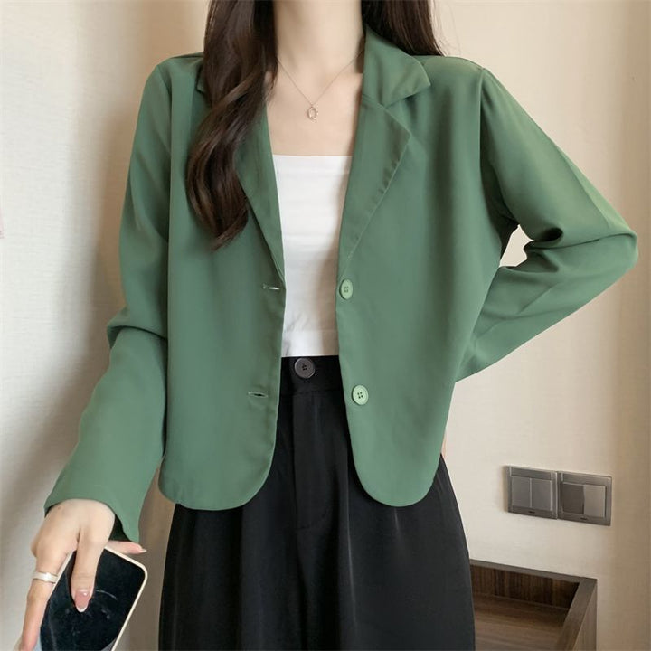 Veste courte élégante pour femme avec un col à boutons Chic & Stil
