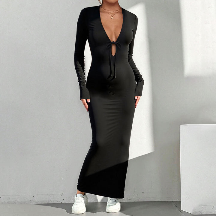 Robe maxi pour femmes avec décolleté en V profond et fermeture à nœud stylée Chic & Stil