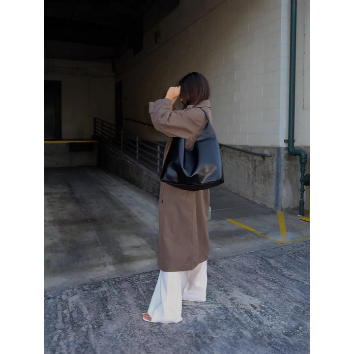 Elegant trench coat for women with modern details and a slim silhouette Lune London