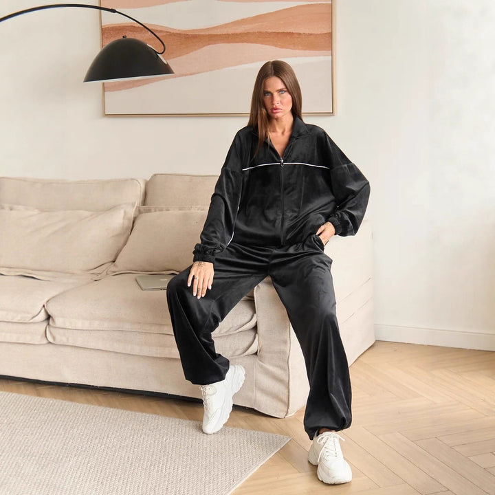 Ladies Sporty Fleece Jacket with Generous Fit and Zipper Lune London