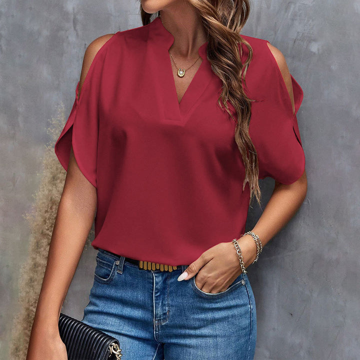 Blouse élégante pour femmes avec design de manches découpées et col montant à la mode Chic & Stil