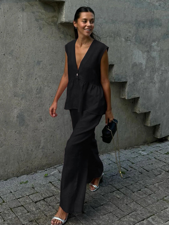 Ladies airy jumpsuit with V-neck and flowing cut Lune London