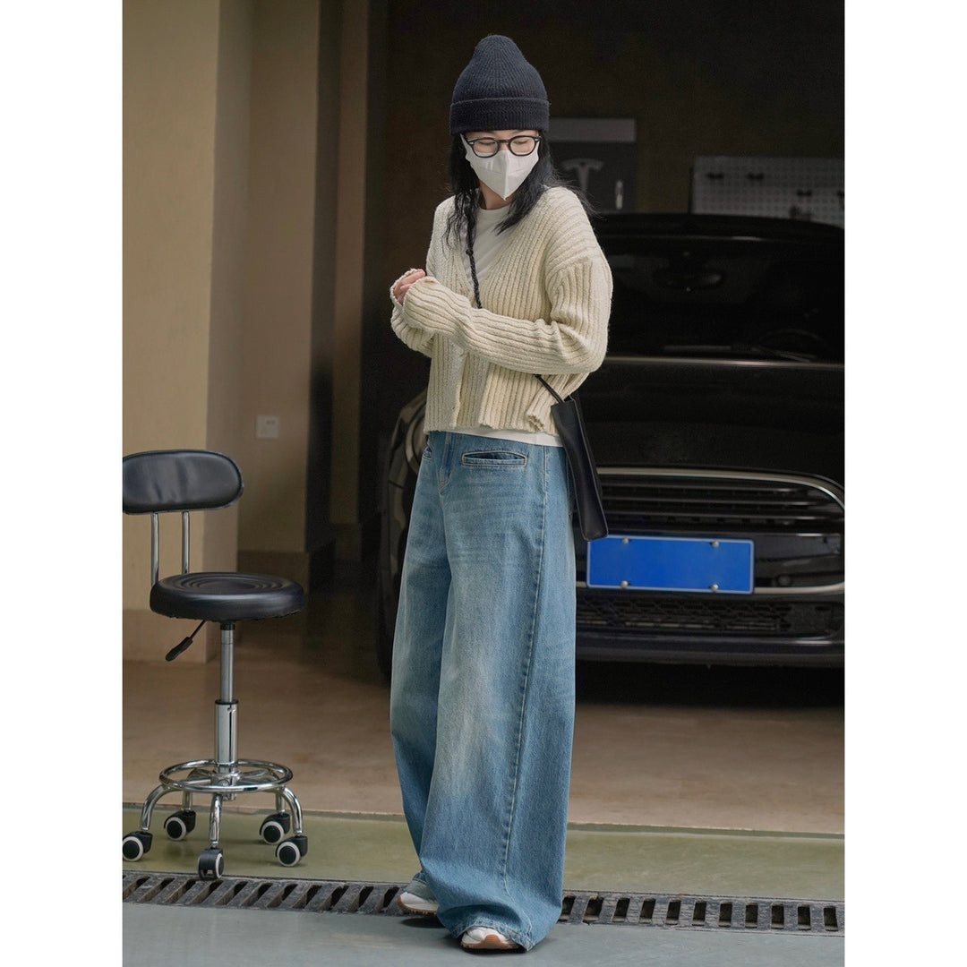 Women's Knitted V-Neck Cardigan in a distinctive ribbed pattern with short length and casual sleeves Amarae