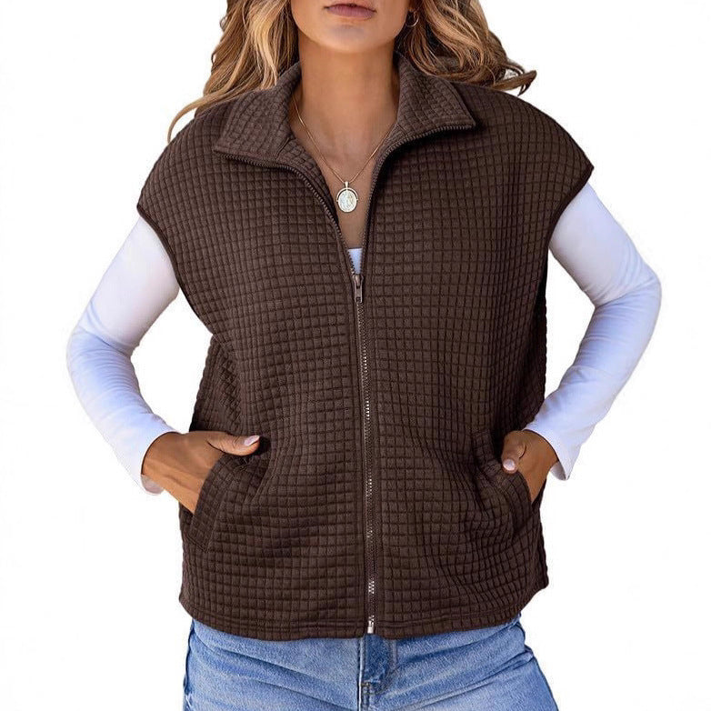 Quilted vest for women with practical zipper and side pockets Lune London