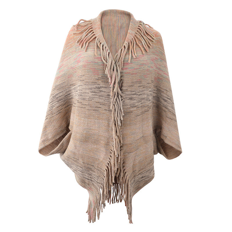 Trendy women's poncho with fringed hem and structured design Lune London