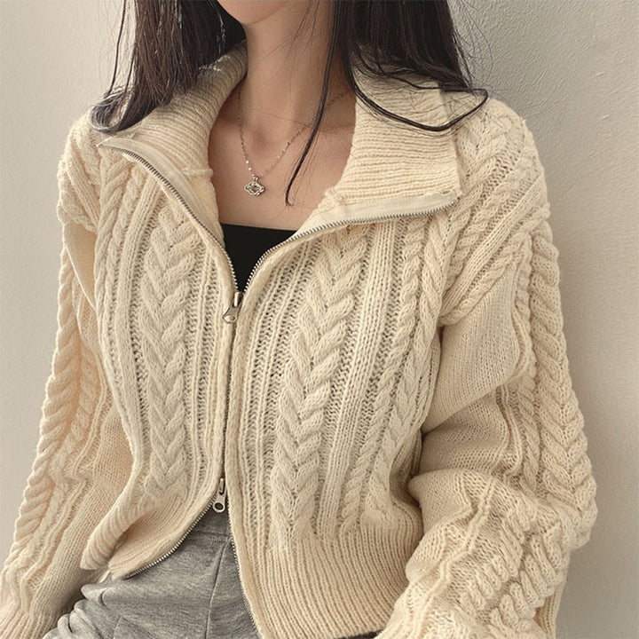 Cardigan féminin avec coupe courte et zipper décoratif Chic & Stil