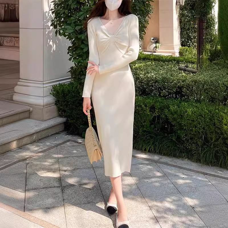 Robe tricotée pour femmes avec un décolleté en V profond et une fente sur le côté Chic & Stil